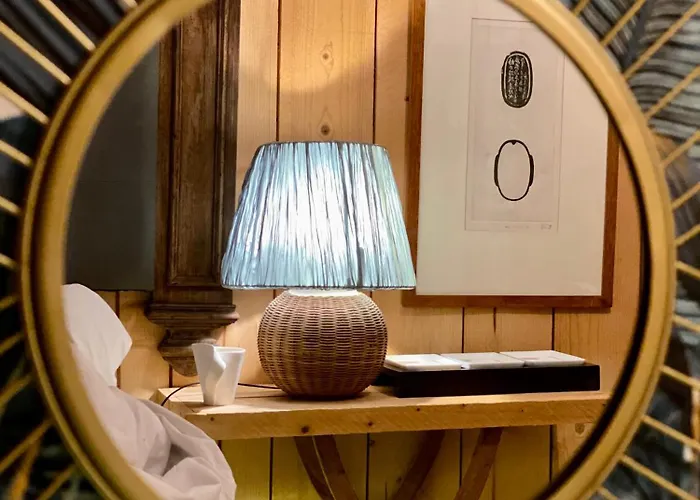 Le Caillebotis Hotel *