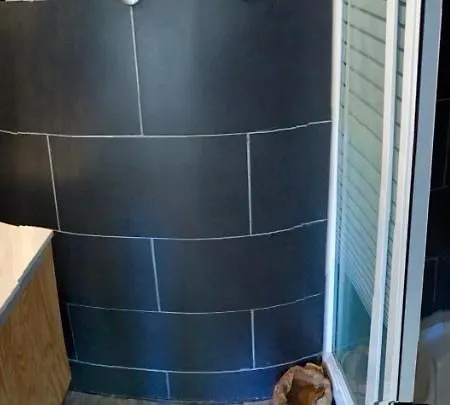 Le Caillebotis מלון