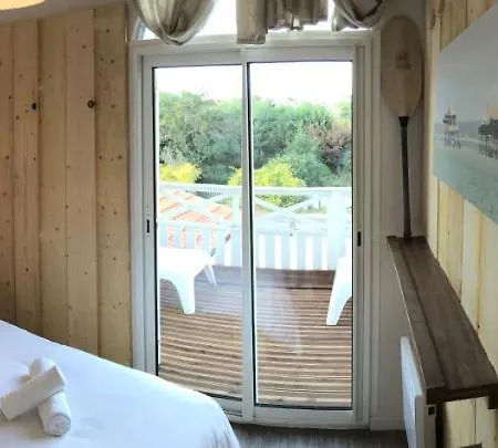 Le Caillebotis מלון