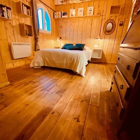 Le Caillebotis מלון *