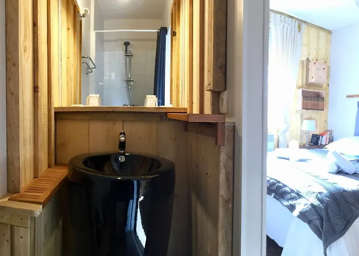 Le Caillebotis Hotel *