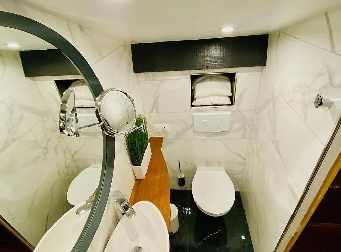 Le Caillebotis Hotel *